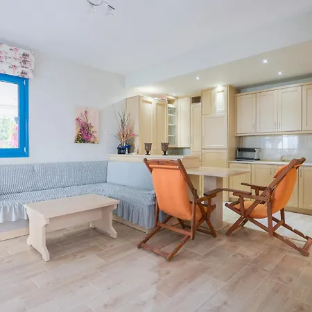 Serenity Front Maisonette, Holiday home *