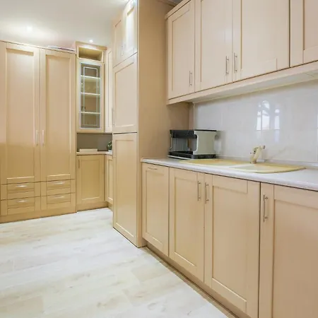 Serenity Front Maisonette, Mola Kalyva