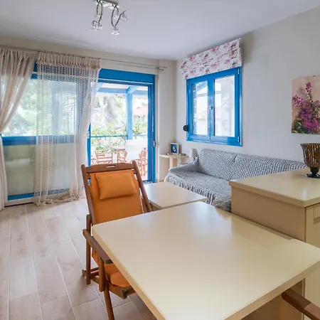 Serenity Front Maisonette, Mola Kalyva